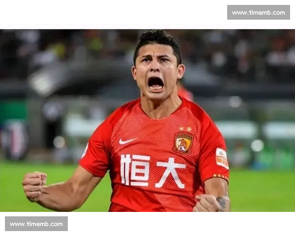 女球迷喊 “挡着我了”!小熊艾克森成进球 “障碍物”? 女球迷喊 “挡着我了”!小熊艾克森成进球 “障碍物”?